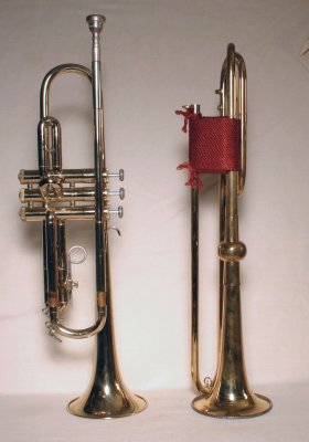 comparison of a Baroque trumpet to a modern b-flat trumpet
